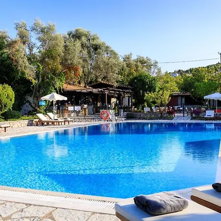 Vilă Mousses - Castor Con Piscina Privata