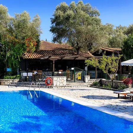 Mousses - Castor Con Piscina Privata Vilă *